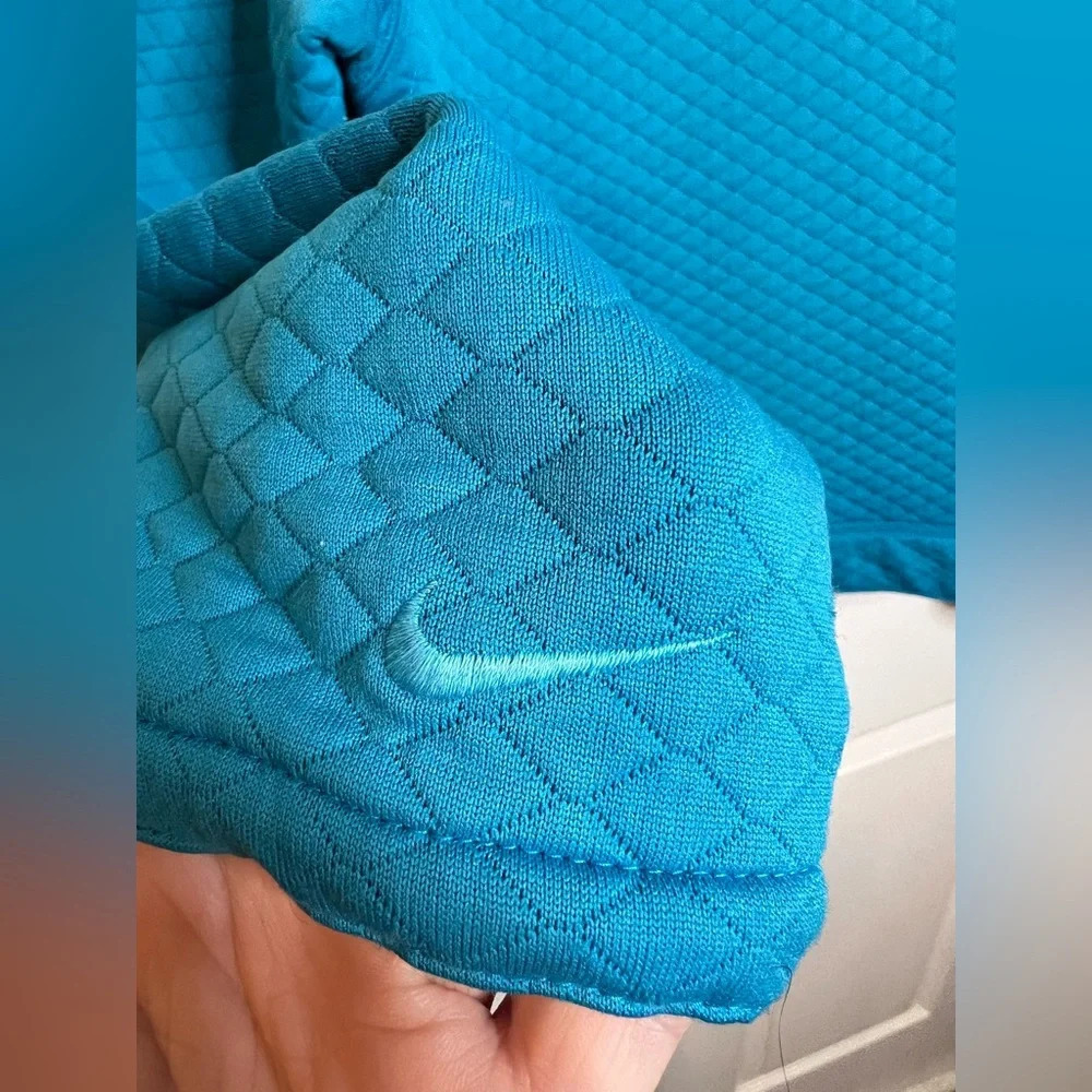 Nike Dri Fit Women’s Zip Up Quilted Hooded Jacket Bright Blue Size Medium GUC - Picture 3 of 8